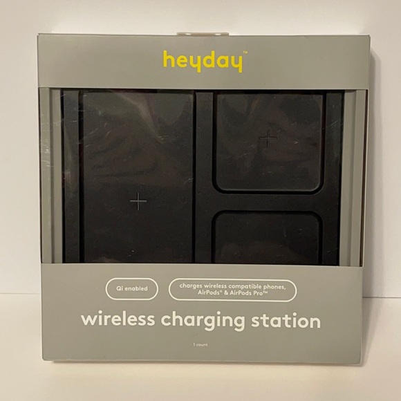 Heyday Black 10W Qi Wireless Charging Station - Compatible for Phone & AirPods - Picture 1 of 5